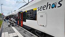 (Archivbild) Wer in Konstanz in den Seehas steigt, kommt höchstens bis nach Engen. Die FDP-Fraktion im Kreistag möchte, dass es in ...