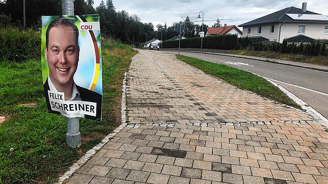 Abgerutscht ist die CDU mit ihrem Kandidaten Felix Schreiner nicht nur mit diesem Wahlplakat, das an einer Laterne auf dem Waldshuter ...