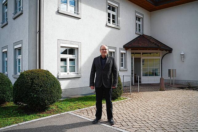 Peter Schanz will das Rathaus durch einen Anbau erweitern und es barrierefrei zugänglich machen.