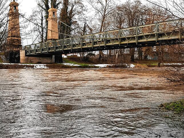 Bild 8: Hochwasser: Tauwetter und Regen führen zu Überflutungen. Eindrücke von den Ufern der Rotach, der Brunnisach und der Argen