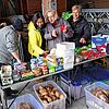 Jeden Samstag geben die Helfer mit Herz an Bedürftige in Bad Säckingen kostenlos eine warme Mahlzeit und Lebensmittel aus.