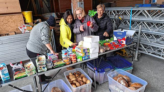 Jeden Samstag geben die Helfer mit Herz an Bedürftige in Bad Säckingen kostenlos eine warme Mahlzeit und Lebensmittel aus.