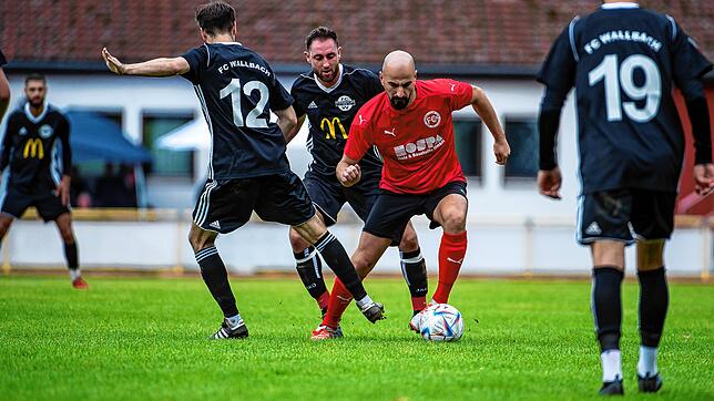 Bild : FC 08 Bad Säckingen rettet ein 1:1 im Derby gegen den FC Wallbach – und wir haben Bilder!