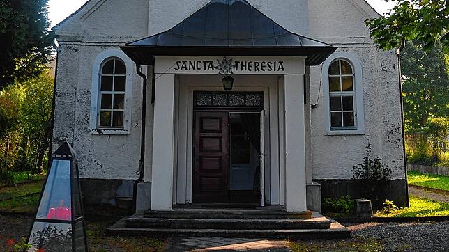 Die Theresienkapelle in Singen wurde von 1946 bis 1947 von deutschen Insassen des  französischen Kriegsgefangenenlagers errichtet.