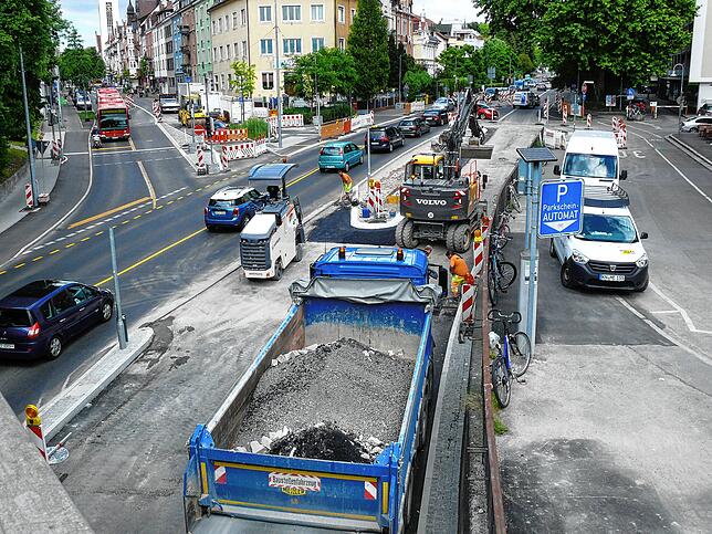 Bild 3: Gute Nachrichten: Die Sternenplatz-Sanierung wird kommende Woche wohl pünktlich abgeschlossen