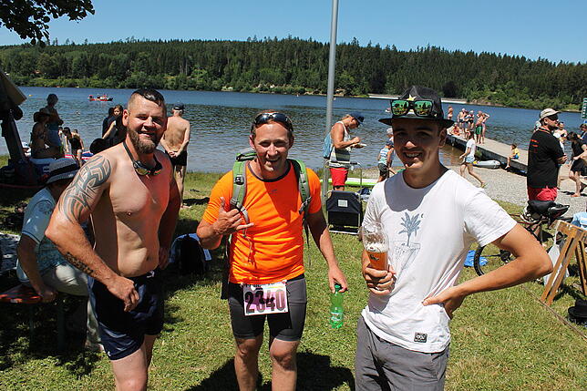 Bild 8: Triathlon trotz Hitze: In Unterbränd messen sich die Hobbysportler beim Laien Man