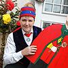 Landvogt Ulrike Wiese hat vor der Haustüre schon mit Narrenbaum, Fahnen und einem Narrenrat der Neu-Böhringer das Haus seit dem 6. ...