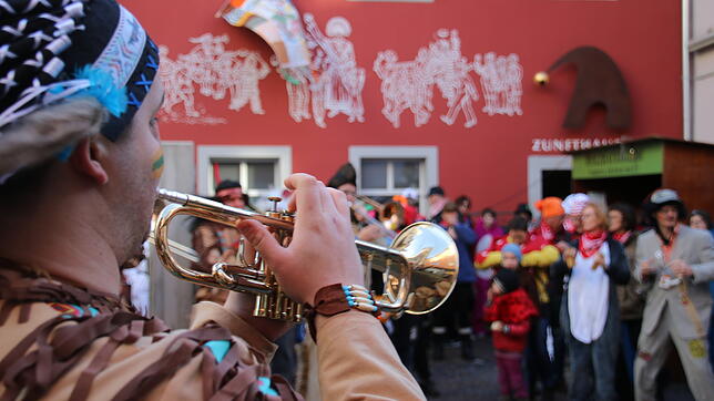 Die Narrizella ruft zum kleinen Umzug für die Narrenzeitung „de Kappedeschle“ am Samstag vors Zunfthaus, marschiert wird bis ...