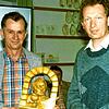Ein Präsent zum 50. Geburtstag 1986: Meinrad Fritschi (links) mit dem damaligen MGV-Vorsitzenden Georg Wild. Inzwischen hält Meinrad ...