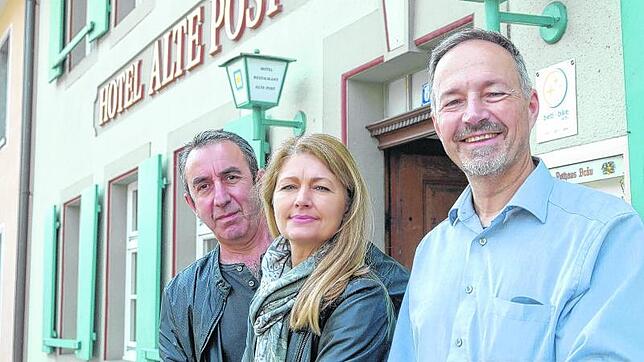 Das neue Team der Alten Post (von links): Charalampos Ivanidis und Laima Razantiene betrieben in dem Laufenburger Traditionshaus künftig ...
