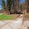 Der Landkreis will nördlich der schmalen Kreisstraße (links) von Kaltbrunn zum Wildpark einen Radweg bauen. Das Vorhaben verzögerte ...