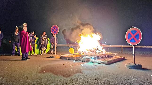 Bild : Öflingen im Ausnahmezustand: Die eindrucksvollsten Bilder der Bantle-Verbrennung