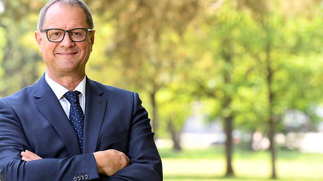Jürgen Roth ist in Villingen geboren und aufgewachsen. Er ist in zweiter Amtsperiode Bürgermeister in Tuningen, einer Gemeinde mit 2900 ...