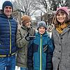 Die Brüder Lukas (Zweiter von rechts) und Simon kämpfen mit sehr unterschiedlichen Diagnosen. Ein normales Familienleben sei da kaum ...