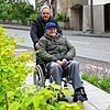 Roland Luxemburger aus Gottmadingen pflegt mit seiner Familie den Vater Franz. Der einst so selbstständige 95-Jährige ist nach einem ...