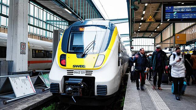 Ein Zug der SWEG in Stuttgart. Die GDL hat erneut zu Streiks bei dem Bahnunternehmen aufgerufen
