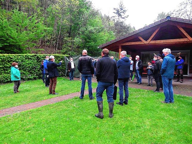 Der Gemeinderat machte sich mit Angelsportverein, Stadtverwaltung sowie Vertretern des Regierungspräsidiums Freiburg, des Landratsamts ...