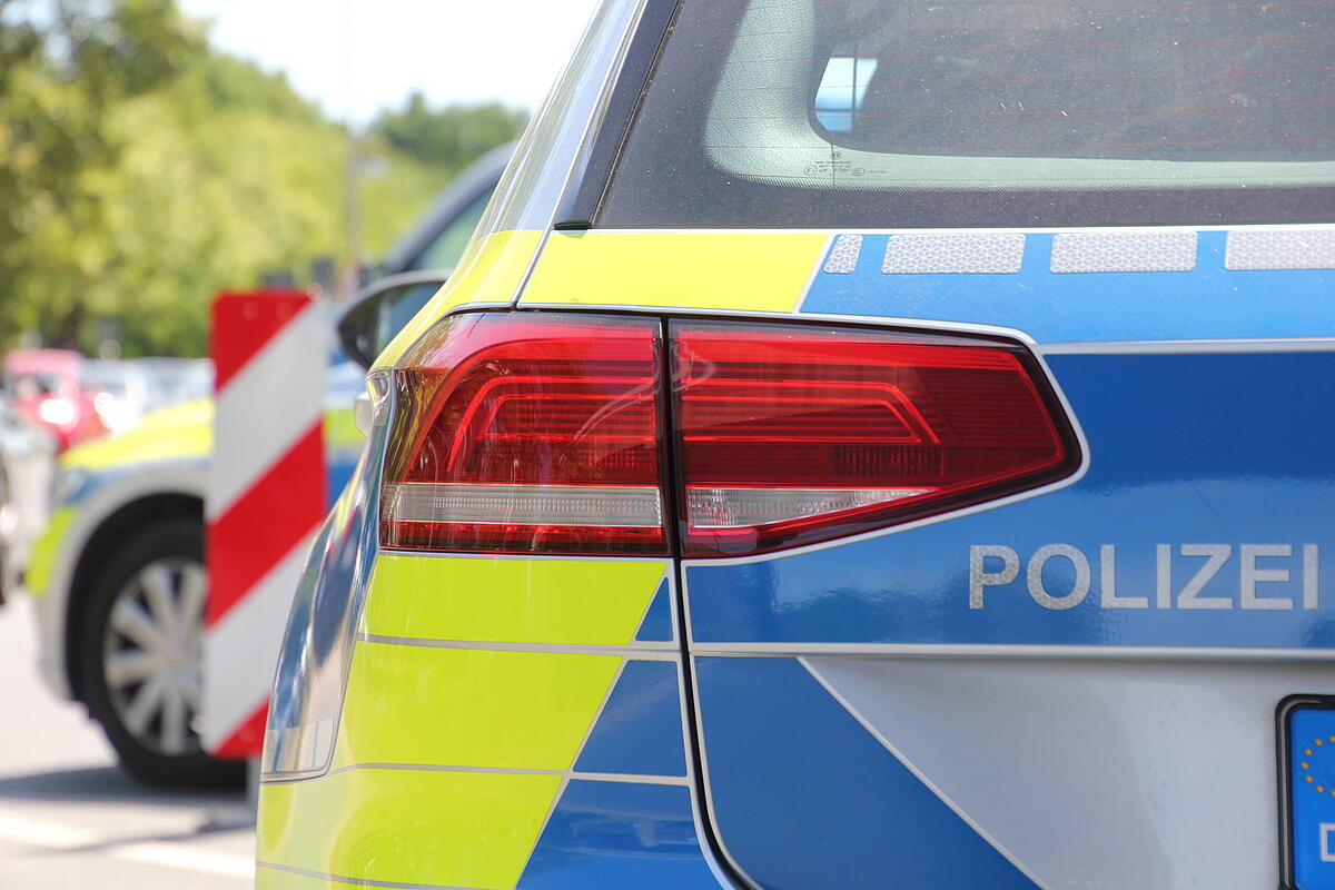 dunkelhäutiger mann überfällt junge frau mit dem fahrrad in birkmannsweiler
