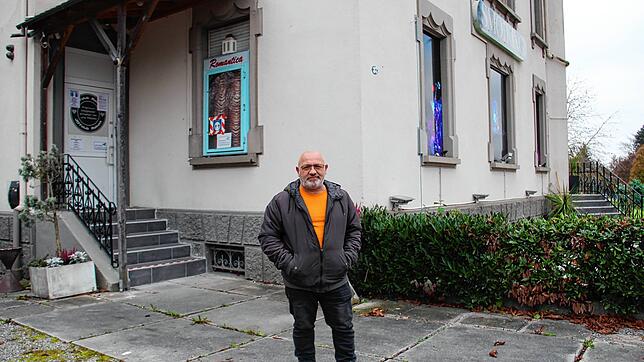 Swingerclub-Betreiber Giovanni Verruccio vor dem Romantica in Radolfzell. In diesem Jahr habe er bisher kaum Gäste empfangen dürfen und ...