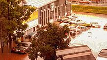 Ein Bild der Zerstörung bietet sich am 30. Juli 1980 auf dem Hof des Autohauses Bäsch. Nach dem Unwetter steht der Hof meterhoch unter ...