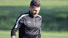 Trainer Sven Benno und der FC Uhldingen haben sich mit dem 3:2 über den SV Mühlhausen