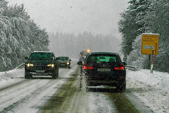 Auch Richtung Pfaffenweiler ging es für die Autofahrer nur im Schritttempo.