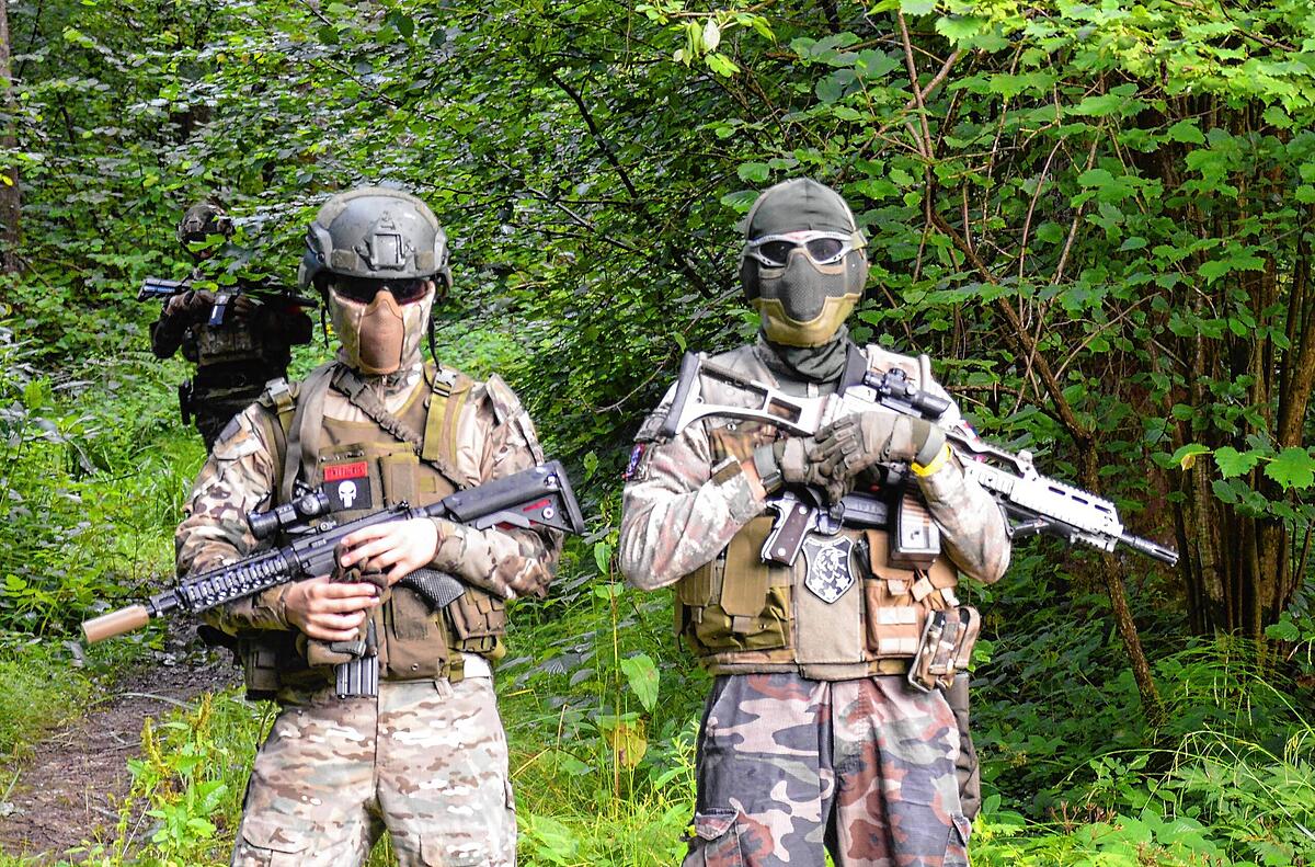 Bodenseekreis, Vorarlberg Die wollen doch nur spielen AirsoftSportler zeigen ihr Hobby