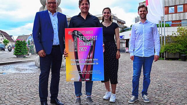 Sie freuen sich gemeinsam auf den bevorstehenden Bergstadtsommer, das einwöchige Musikfestival im September. Von links: Bürgermeister ...