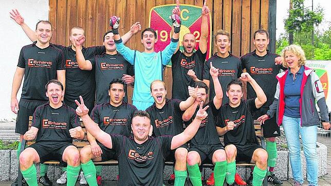 Die Spieler des FC Kappel freuen sich als Kreisliga A 2-Vizemeister auf die Aufstiegsrunde zur Bezirksliga. Bild: Bartler