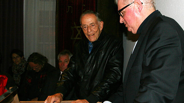 Gert Wolf (links) aus Wangen erlebt als Zehnjähriger das Novemberpogrom. Joachim Klose (rechts) hat ihn nach Gailingen eingeladen.