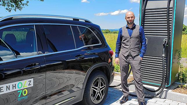 Den EQB von Mercedes kann man aktuell wieder bekommen, wie Manuel Disch, Kestenholz-Center-Leiter in Bad Säckingen informiert. Er steht ...