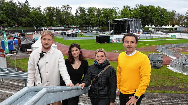 Am Mittwoch, 8. Mai, kommt Dieter Thomas Kuhn, danach startet das Campus-Festival. Veranstalter Xhavit Hyseni (rechts) wird dabei ...