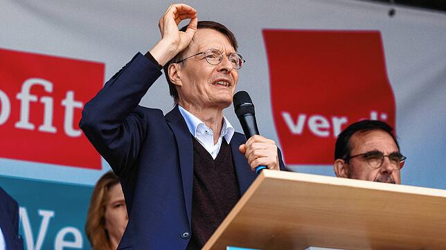 Bild : 600 Pflegekräfte demonstrieren vor der Gesundheitsministerkonferenz 1/2
