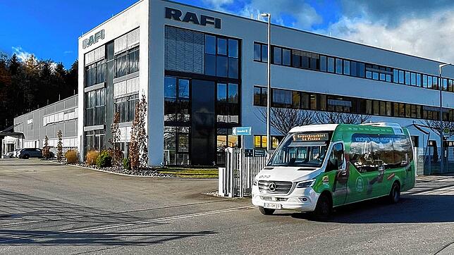 Die Haltestelle Langäcker der Stadtbuslinie 6 bleibt als Probebetrieb bis Ende 2025 erhalten. Sie soll die beiden Firmen Rafi und ...