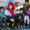 Wafaa, 35 (Mitte mit Kopftuch), ist mit ihrer Familie aus dem Libanon gekommen und harrt auf Lesbos aus. Ihre Habe hat sie durch den ...