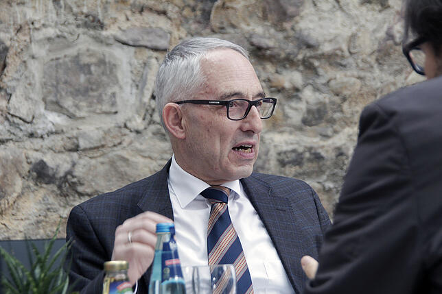 Um 11 Uhr beginnt OB Kubon mit seiner Presseerklärung in VS-Villingen. Wenige Minuten später ist klar: Er wird bei der OB-Wahl im ...