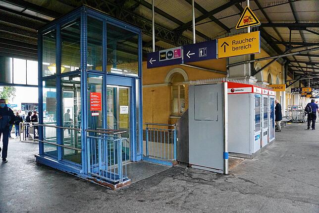 Der Aufzug am Gleis 1 wird nicht nur erneuert, sondern auch deutlich vergrößert.