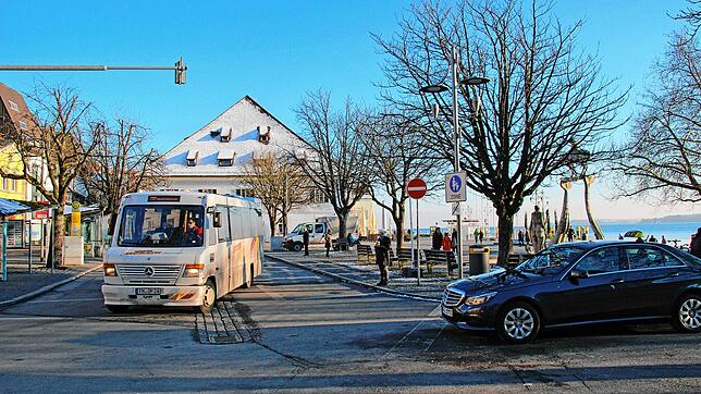 Der Überlinger Landungsplatz ist Bushaltestelle und fester Taxi-Stellplatz. Hier bedrohte ein Heranwachsender einen 54-jährigen ...