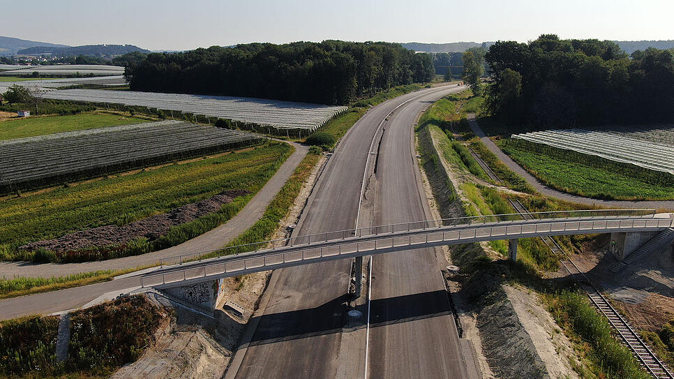 Noch ist die B&nbsp;31-neu zwischen Friedrichshafen und immenstaad leer. Spätestens Ende 2020 soll sich das ändern.