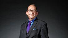 Literaturkritiker Denis Scheck bespricht einmal monatlich die „Spiegel“-Bestsellerliste, abwechselnd Belletristik und Sachbuch – ...