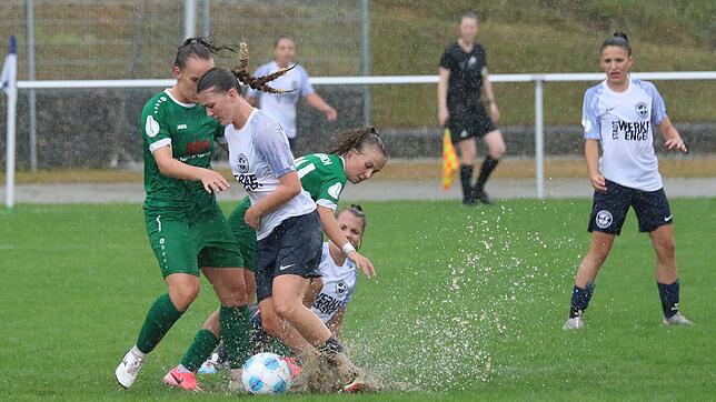 Bild : Wasserschlacht im Hegau! HFV verliert umkämpfte DFB-Pokal-Partie – wir haben die besten Bilder