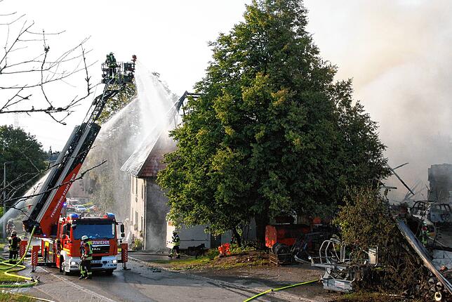 Bild 4: Hofbrand in Bergalingen: Bilder vom Einsatz der Feuerwehr