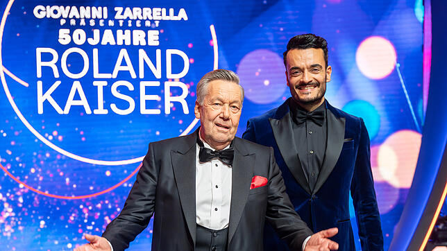 In der Giovanni Zarrella Show feierte Roland Kaiser (links) sein 50-jähriges Bühnenjubiläum.