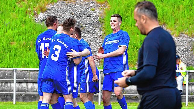Bild : SV Karsau gewinnt Kellerderby mit 2:1 gegen FC Wallbach – und wir haben Fotos!