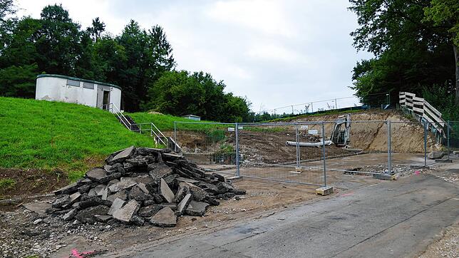 Der alte Hochbehälter Vogelsang in Nollingen wurde 2021 abgerissen. Ende Juli soll der neue Behälter ans Netz gehen. In der jüngsten ...