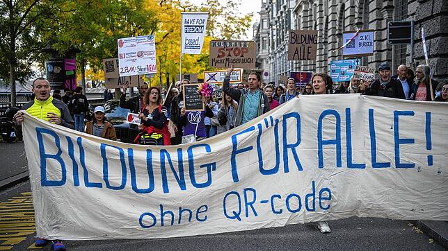 Im Oktober demonstrierten Menschen in Zürich gegen die Corona-Maßnahmen.