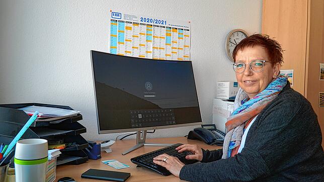 Bei ihr laufen alle Fäden zusammen: Heike Schempp weiß als Leiterin der Schulsozialarbeit im Caritasverband, wo bei Schülern der Schuh ...