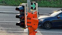 Ein grüner Blechpfeil ersetzt die Ampel für den Rechtsabbiegeverkehr. Aber viele Autofahrer kennen die Regel noch gar nicht.