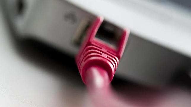 Ziel der Attacke sei wahrscheinlich gewesen, die Router mit einem Botnetz zu verbinden, das Online-Kriminelle gewöhnlich für ihre Zwecke ...