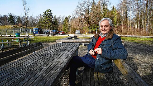 &bdquo;Es ist auch mein Lieblingsplatz&ldquo;, sagt der Litzelstetter Ortsverwaltungsleiter Klaus Frommer über den Aussichtspunkt Purren ...
